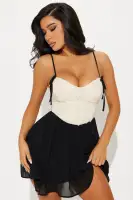 Elegant Ivory Lace Mini Dress with Sweetheart Neckline & Corset Waist – Adjustable Spaghetti Straps