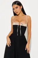 Elegant Black Maxi Dress with Square Neckline & Adjustable Straps – Tie Front & Pleated Detail(Black/combo,XS)