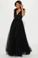 Elegant Black Tulle Gown with Feather Shoulder & V-Neckline – Sleeveless & Lined