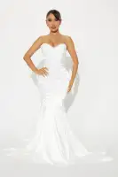 Elegant Satin Mermaid Gown with Sweetheart Neckline & Lace Trim – Strapless Formal Dress