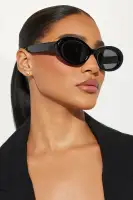 Round Sunglasses - Plastic Frame, Available in Pink & Black(Black,OS)