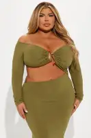 Elegant V-Neck Maxi Dress with Long Sleeves & Cut-Out Detail – Black & Olive(Olive,XS)