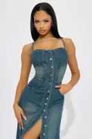 Chic Denim Maxi Dress with Sweetheart Neckline & Adjustable Straps – Mermaid Fit & Button Pockets – 100% Cotton