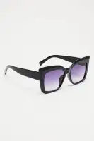 Oversized Cat Eye Plastic Sunglasses in Black(Black,OS)