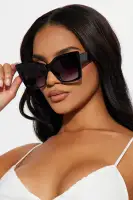 Oversized Cat Eye Plastic Sunglasses in Black(Black,OS)