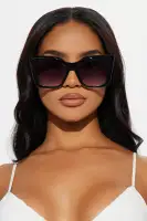 Oversized Cat Eye Plastic Sunglasses in Black