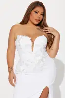 Elegant White Maxi Dress with Sequin Details & High Slit – Illusion Neckline & Padded Bra Cups(White,XS)