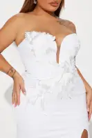 Elegant White Maxi Dress with Sequin Details & High Slit – Illusion Neckline & Padded Bra Cups(White,XS)