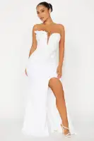 Elegant White Maxi Dress with Sequin Details & High Slit – Illusion Neckline & Padded Bra Cups