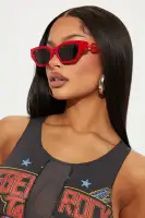Cat Eye Plastic Frame Chain Temple Detail Fashion Sunglasses