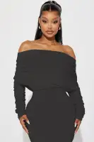Elegant Off-Shoulder Sweater Maxi Dress with Ruched Detail - Green, Charcoal, Cream(Charcoal,XS)