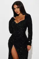 Elegant Black Sequin Gown with Sweetheart Neckline & Long Sleeves – Tie Back & High Slit(Black,XS)