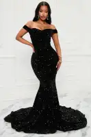 Elegant Black & Royal Velvet Sequin Maxi Gown – Off-Shoulder Sweetheart Neckline with Dramatic Train