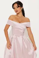 Elegant Mauve Off-Shoulder Maxi Dress with Pockets & A-Line Silhouette(Mauve,XS)
