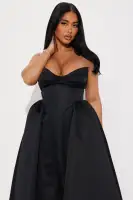 Elegant Sweetheart Neckline Maxi Dress with Back Zipper – Available in White & Black(Black,XS)