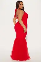 Elegant Red Mermaid Gown with Halter Neckline & Hidden Zipper – Stretch Shell & Lining(Red,XS)