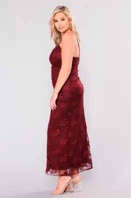 Elegant Sweetheart Neckline Lace Maxi Dress with Adjustable Straps & Side Slit – Mauve, Burgundy, White(Burgundy,XS)