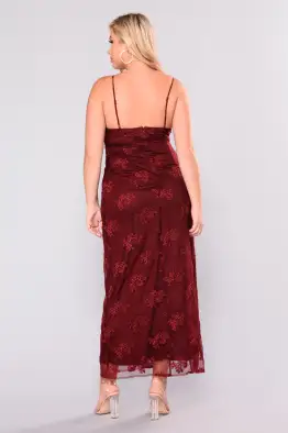Elegant Sweetheart Neckline Lace Maxi Dress with Adjustable Straps & Side Slit – Mauve, Burgundy, White(Burgundy,XS)