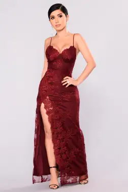 Elegant Sweetheart Neckline Lace Maxi Dress with Adjustable Straps & Side Slit – Mauve, Burgundy, White(Burgundy,XS)