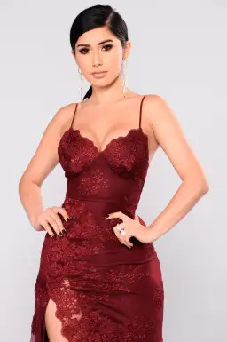 Elegant Sweetheart Neckline Lace Maxi Dress with Adjustable Straps & Side Slit – Mauve, Burgundy, White(Burgundy,XS)